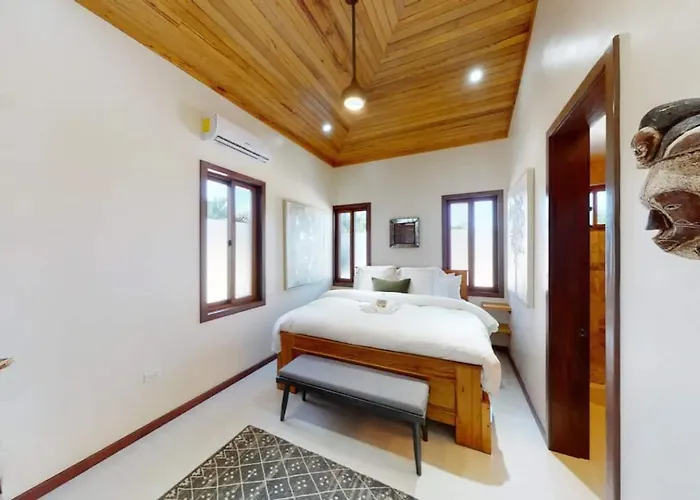 Private Oceanfront Estate & Concierge Villa *