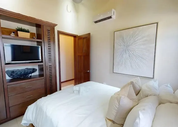 Private Beachfront Estate&concierge Villa