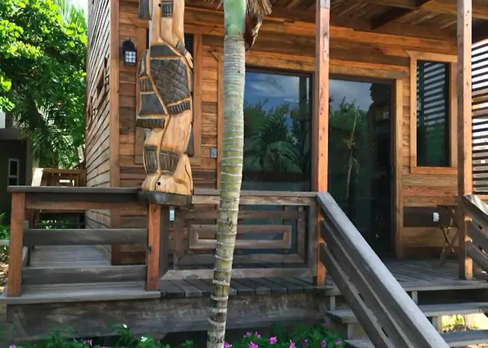 Private Oceanfront Estate & Concierge Villa *